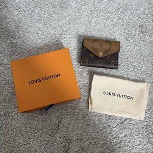 Louis Vuitton Zoe Wallet in Reverse Monogram